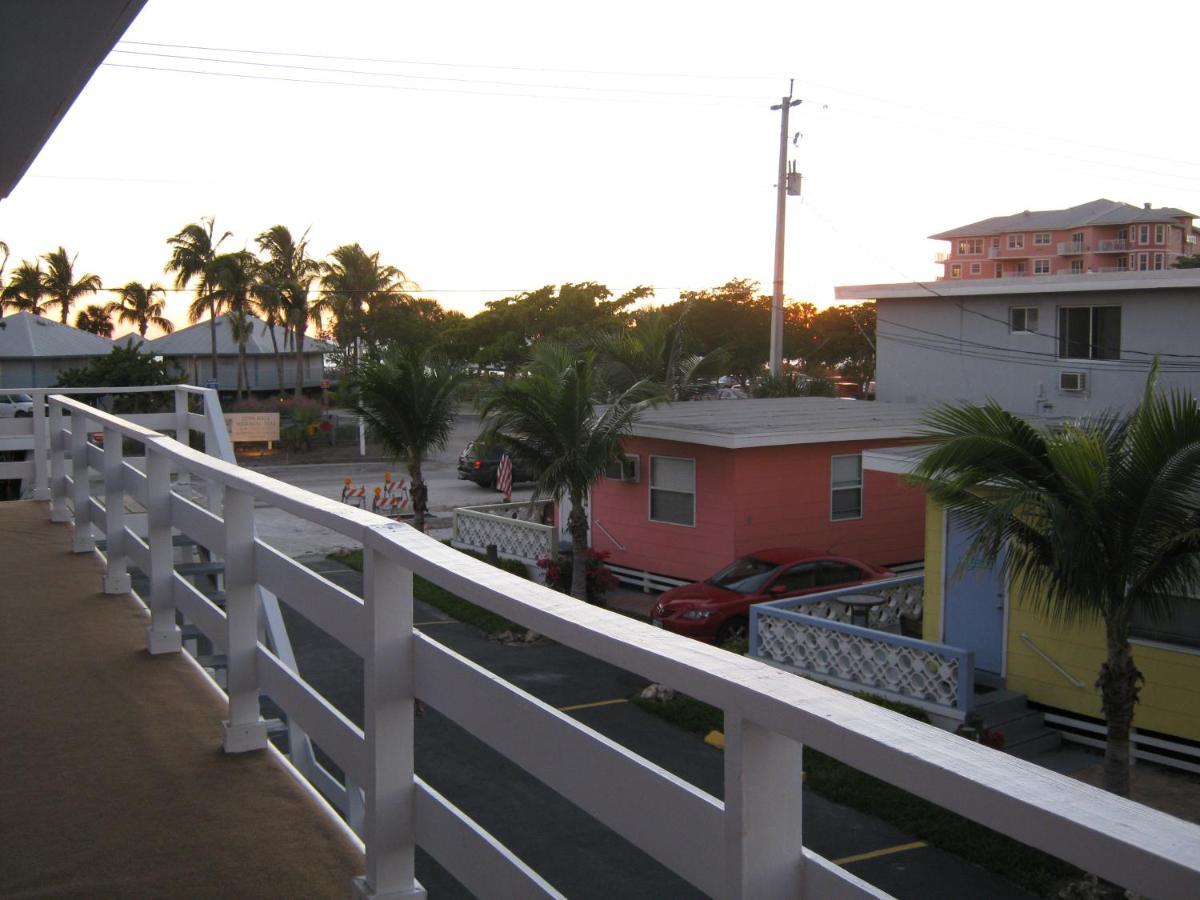 The Holiday Court Villas And Suites Fort Myers Beach Kültér fotó